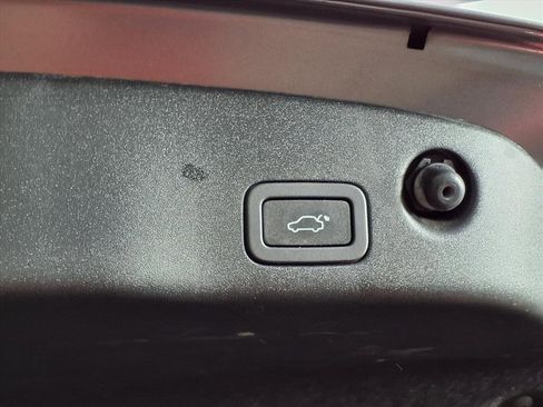 Used 2019 Jaguar XJ Supercharged image 16