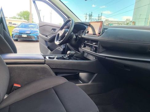 Used 2023 Nissan Rogue S AWD/4WD image 17