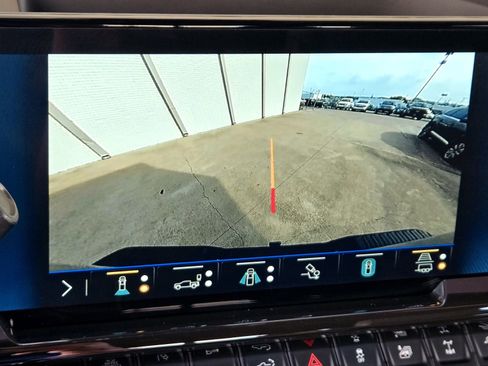 Used 2025 Chevrolet Silverado 2500 ZR2 w/ Technology Package image 18