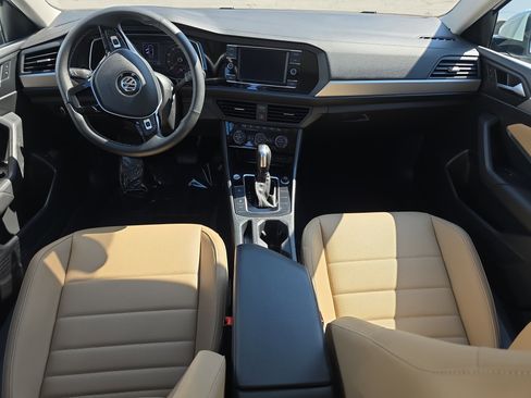 Used 2021 Volkswagen Jetta SE w/ SE Cold Weather Package image 16