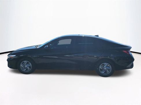 New 2026 Hyundai Elantra SE FWD image 8