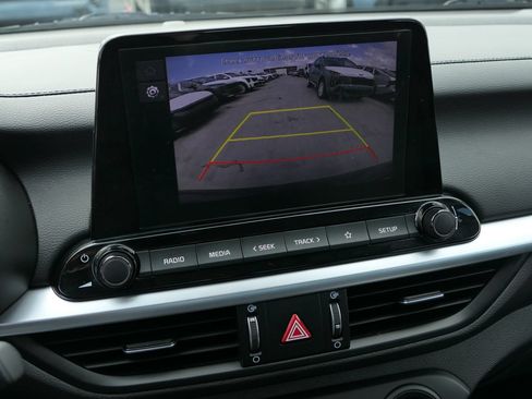 Used 2024 Kia Forte LXS w/ LXS Technology Package FWD image 17
