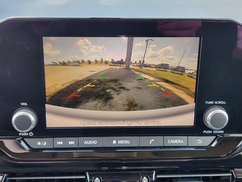 Used 2025 Nissan Pathfinder SV FWD image 18