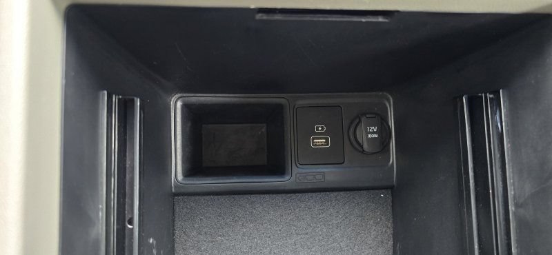 Used 2017 Kia Sedona SX FWD image 26