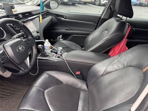 Used 2020 Toyota Camry XLE FWD image 11
