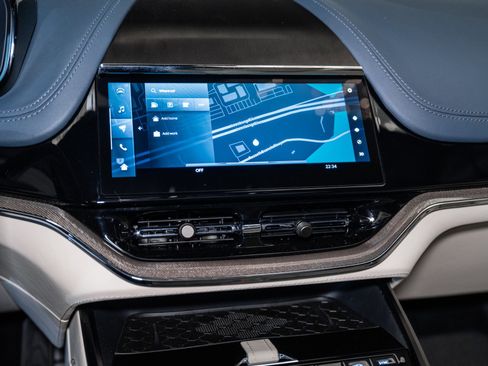 Used 2025 Aston Martin DBX 707 image 10