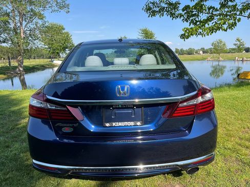 Used 2017 Honda Accord EX image 10