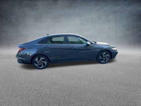 New 2025 Hyundai Elantra Limited image 24