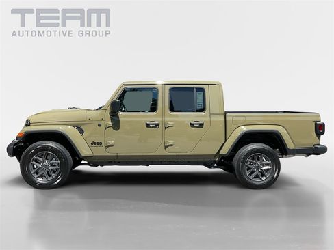 New 2025 Jeep Gladiator Sport image 4