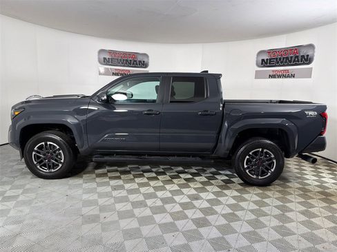 Used 2024 Toyota Tacoma TRD Sport w/ TRD Sport Upgrade Package image 7