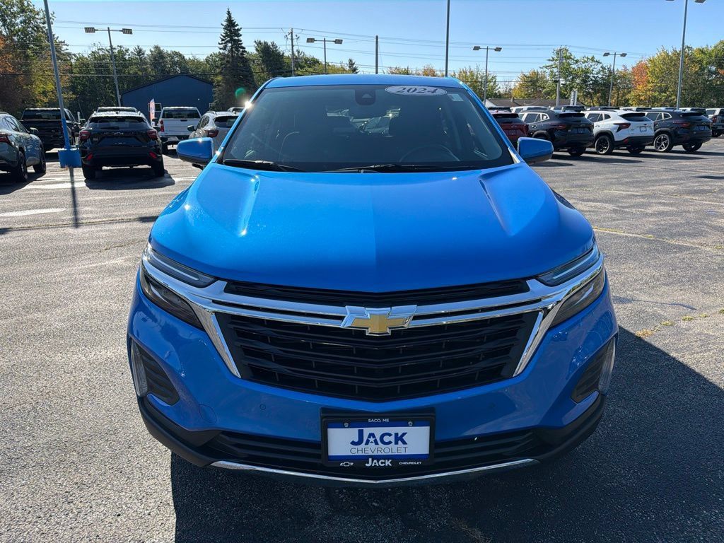Used 2024 Chevrolet Equinox LT AWD/4WD image 2