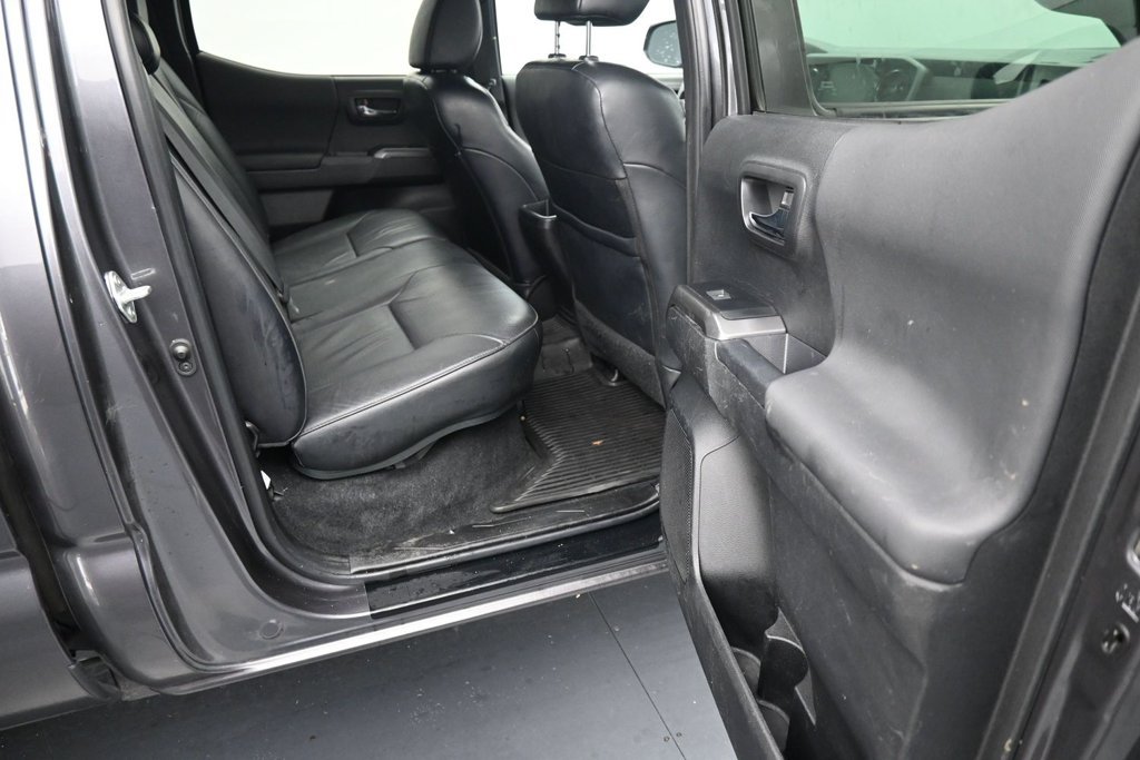 Used 2023 Toyota Tacoma TRD Sport w/ TRD Premium Sport Package AWD/4WD image 11