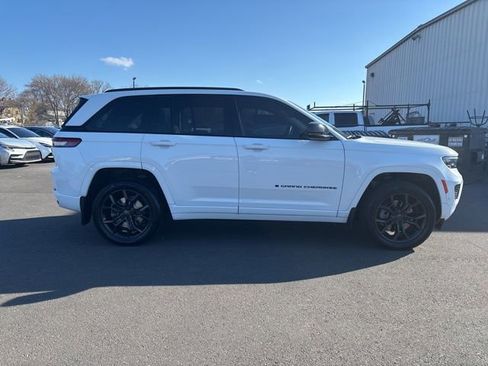 Used 2023 Jeep Grand Cherokee 30th Anniversary image 2