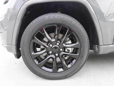 Used 2022 Jeep Grand Cherokee Laredo X image 22