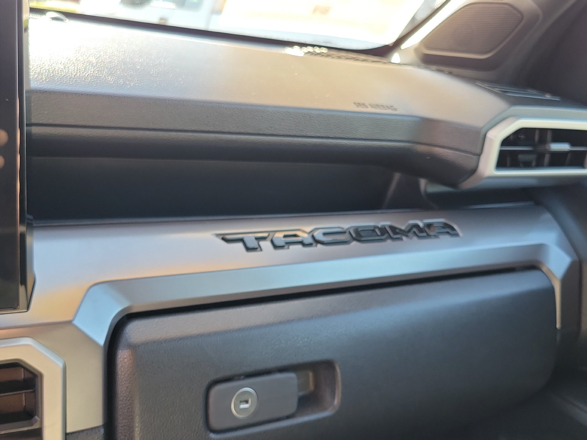 Used 2025 Toyota Tacoma TRD Sport w/ TRD Sport Upgrade Package AWD/4WD image 17