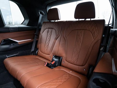 Used 2022 BMW X7 M50i image 44