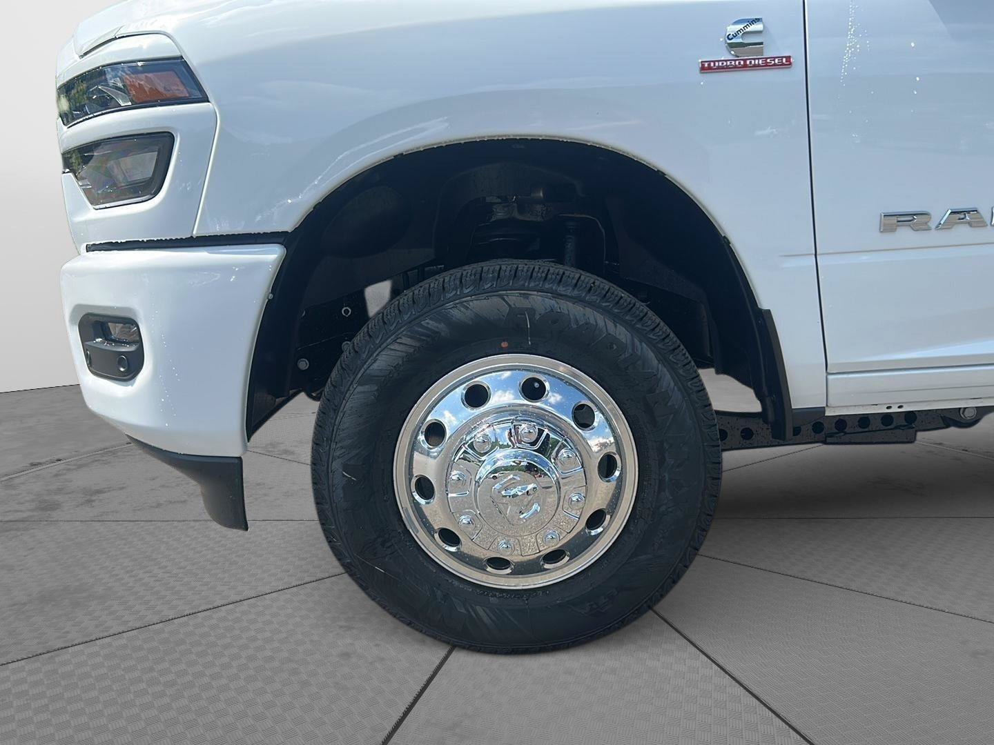New 2026 RAM 3500 Big Horn AWD/4WD image 14