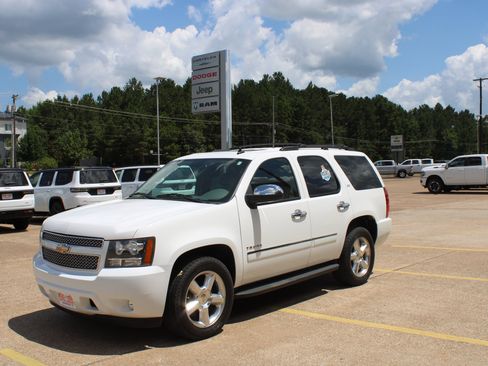 Used 2010 Chevrolet Tahoe LTZ RWD image 1
