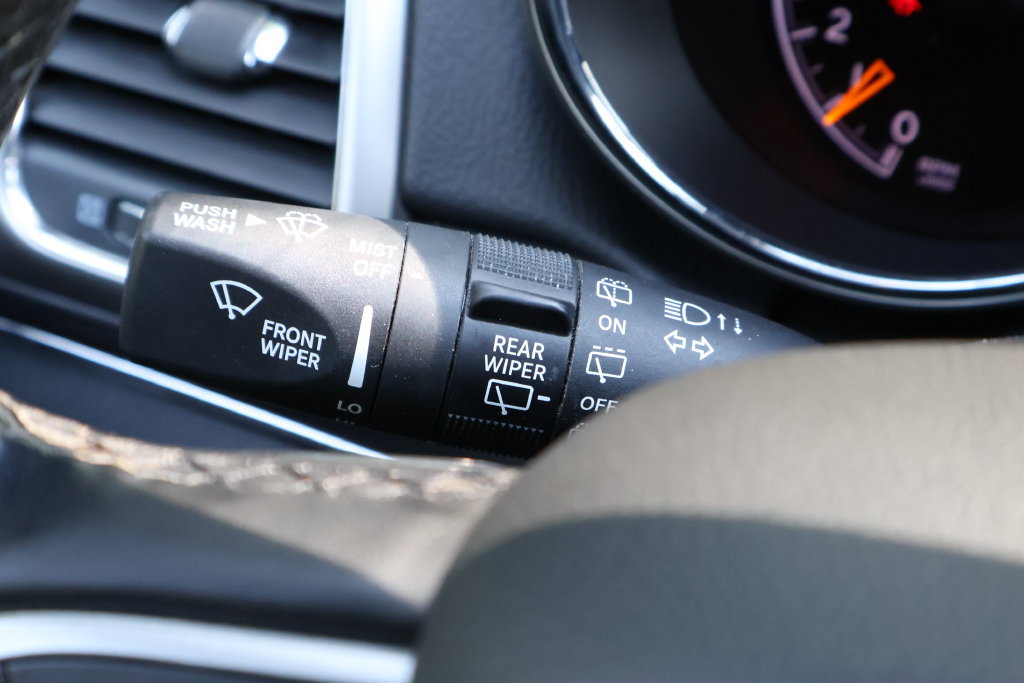 Used 2022 Jeep Grand Cherokee Limited w/ Tech Group AWD/4WD image 23