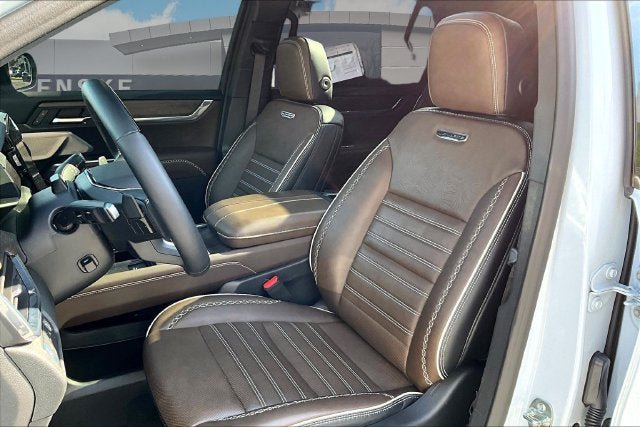 Certified 2026 GMC Acadia Denali Ultimate w/ LPO, Floor Liner Package AWD/4WD image 25