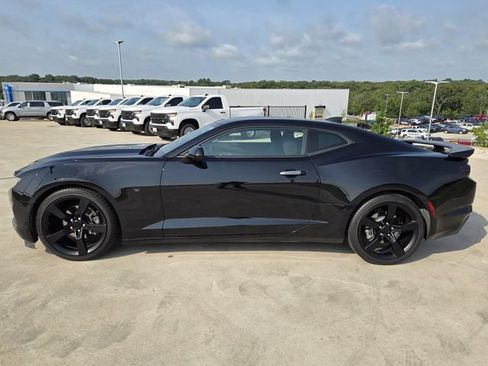 Used 2023 Chevrolet Camaro LT w/ Technology Package RWD image 5