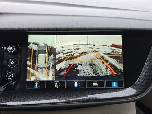 Used 2022 Buick Envision Essence w/ Technology Package I image 17