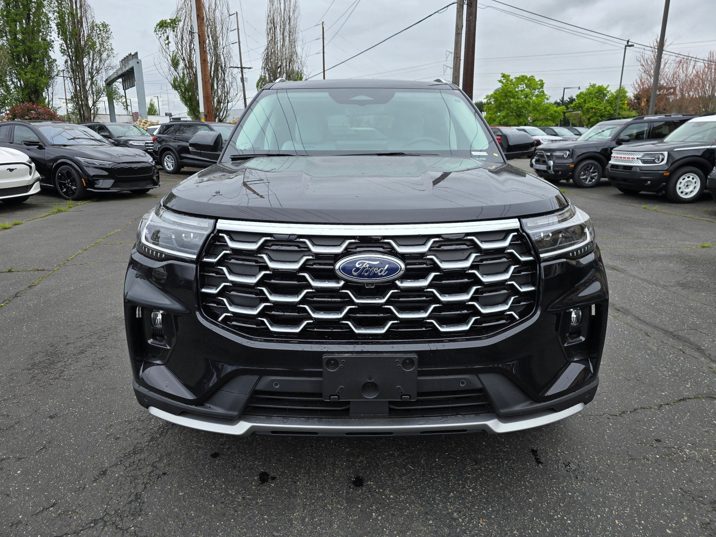 New 2026 Ford Explorer Platinum w/ LUX Leather Package AWD/4WD image 2