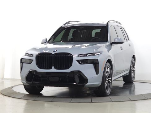 Used 2026 BMW X7 xDrive40i w/ M Sport Package AWD/4WD image 4