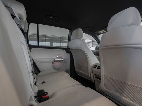 Used 2025 Mercedes-Benz GLB 250 4MATIC image 28