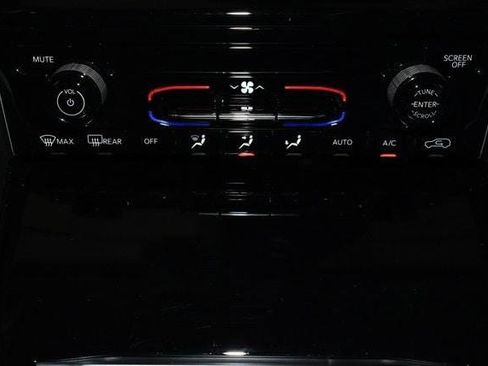 Certified 2023 Jeep Grand Cherokee Laredo image 10