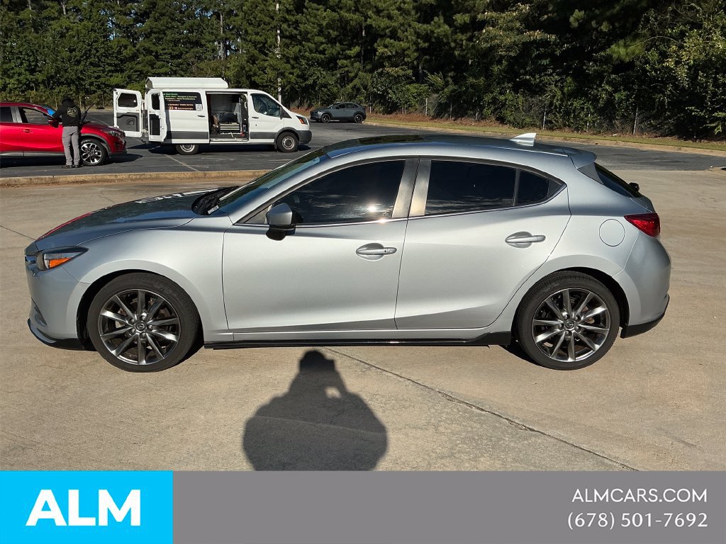 Used 2018 MAZDA MAZDA3 Touring FWD image 2