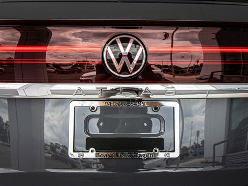 New 2026 Volkswagen Atlas Cross Sport SE FWD image 18