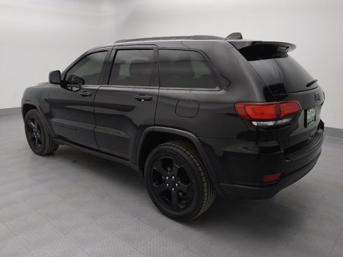 Used 2019 Jeep Grand Cherokee Laredo image 3