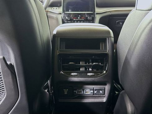 Used 2023 Jeep Grand Cherokee Limited w/ Black Appearance Package image 26