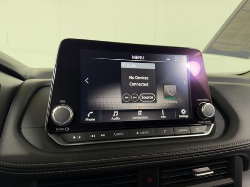 Used 2025 Nissan Rogue SV image 21