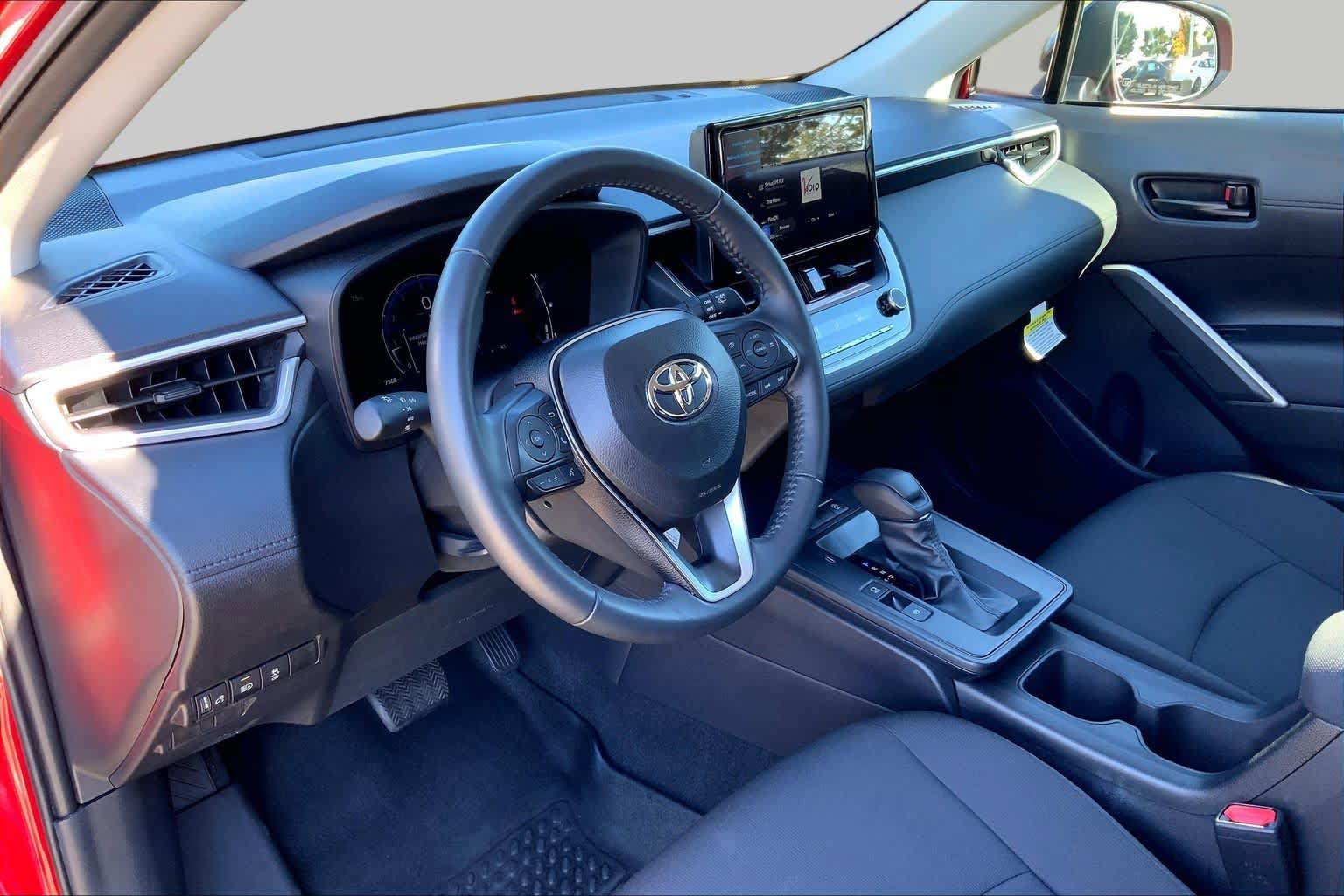 Used 2026 Toyota Corolla Cross LE FWD image 17