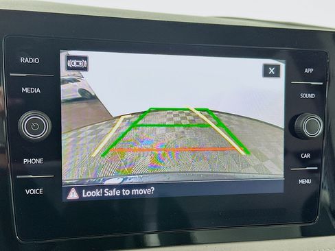 New 2025 Volkswagen Taos SE w/ Panoramic Sunroof Package image 13