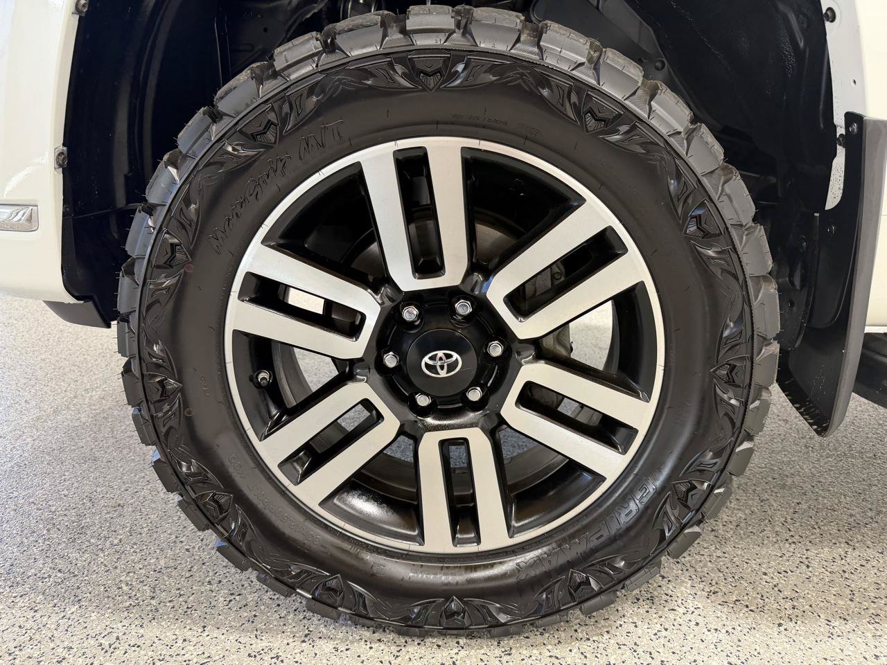 Used 2017 Toyota 4Runner Limited AWD/4WD image 9