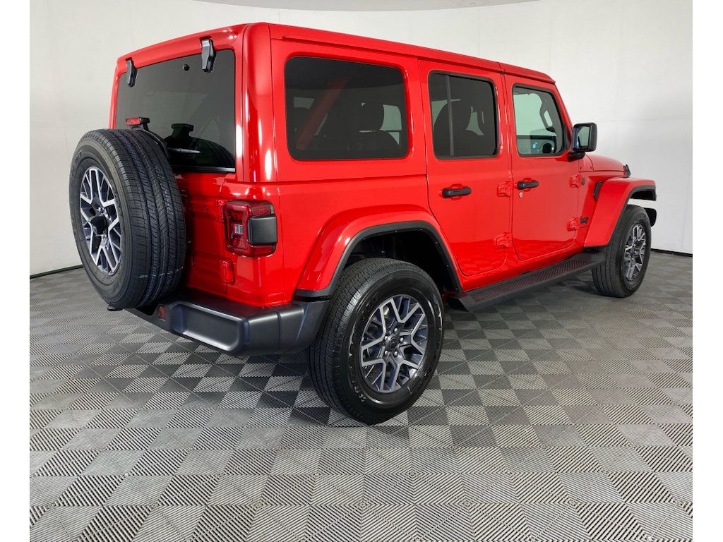 Used 2026 Jeep Wrangler Unlimited Sahara AWD/4WD image 9