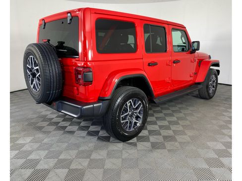 Used 2026 Jeep Wrangler Unlimited Sahara AWD/4WD image 9