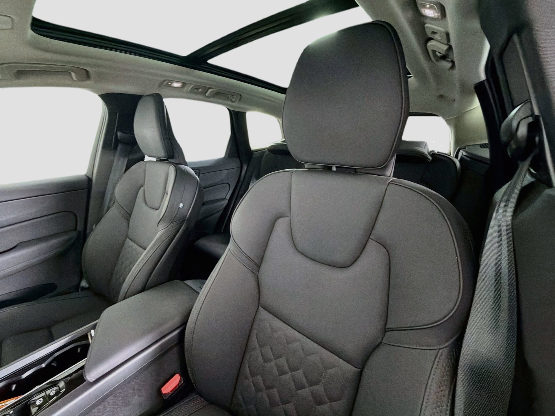 Certified 2026 Volvo XC60 B5 Plus AWD/4WD image 21