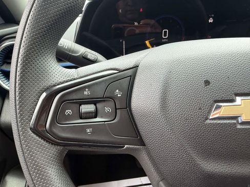 Certified 2025 Chevrolet Trax LT FWD image 22