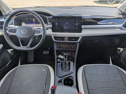 Used 2025 Volkswagen Taos SE FWD image 14