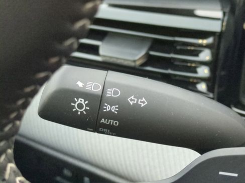 Used 2025 Toyota Camry SE image 27