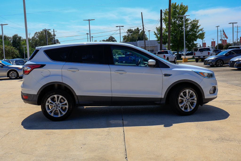 Used 2017 Ford Escape SE FWD image 21