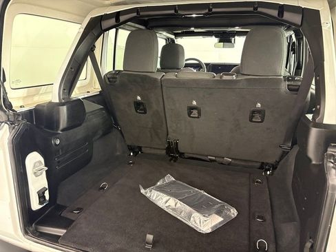 Used 2025 Jeep Wrangler Unlimited Sport AWD/4WD image 18
