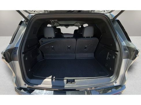 Used 2024 Chevrolet Traverse RS FWD image 32