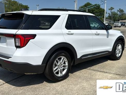 Used 2025 Ford Explorer Active RWD image 29