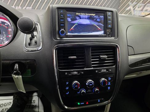 Used 2019 Dodge Grand Caravan SE image 22