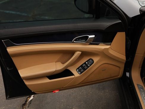 Used 2013 Porsche Panamera 4 Platinum Edition image 9